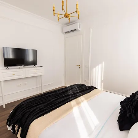 Apartament Luxury Rooftop In Astir Tirana