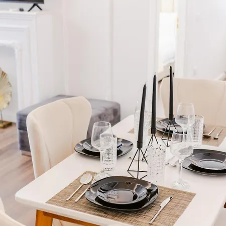 Luxury Rooftop In Astir * 티라나