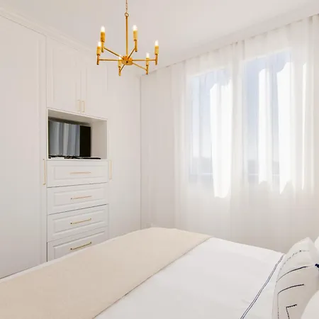 Lägenhet Luxury Rooftop In Astir